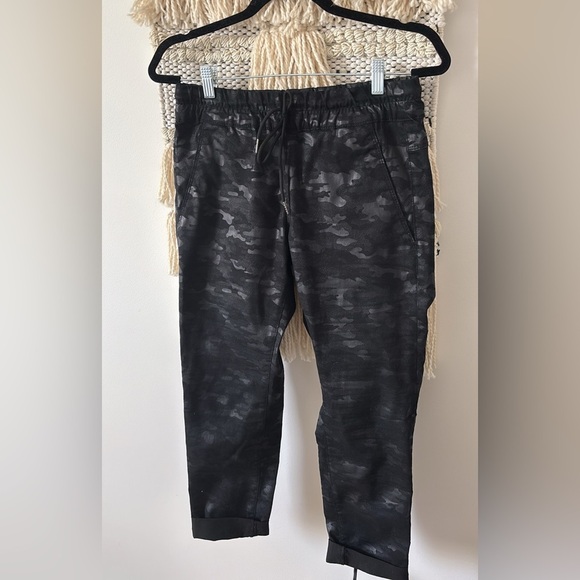 Bevy Flog Shely Black Camo Pull On Pants Joggers Size 27 - Picture 2 of 6